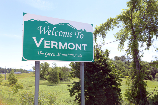 A,Welcome,Sign,At,The,Vermont,State,Line.