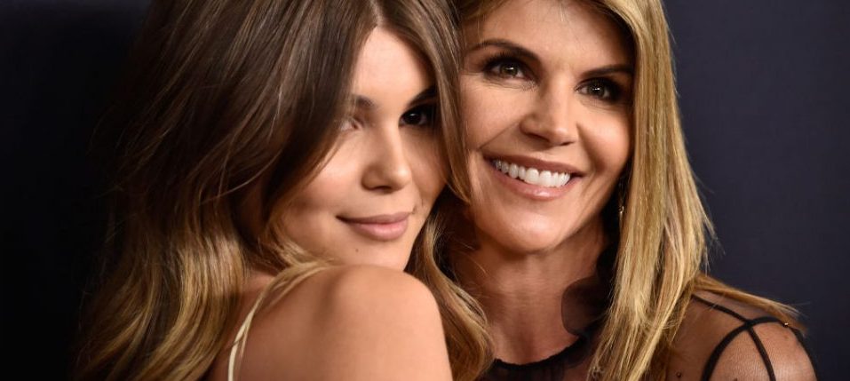 Lori Loughlins Daughter Was On Usc Chairmans Yacht When Scandal Broke 9808