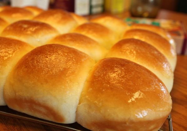 Picture of dinner rolls
